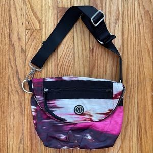 Lululemon festival bag